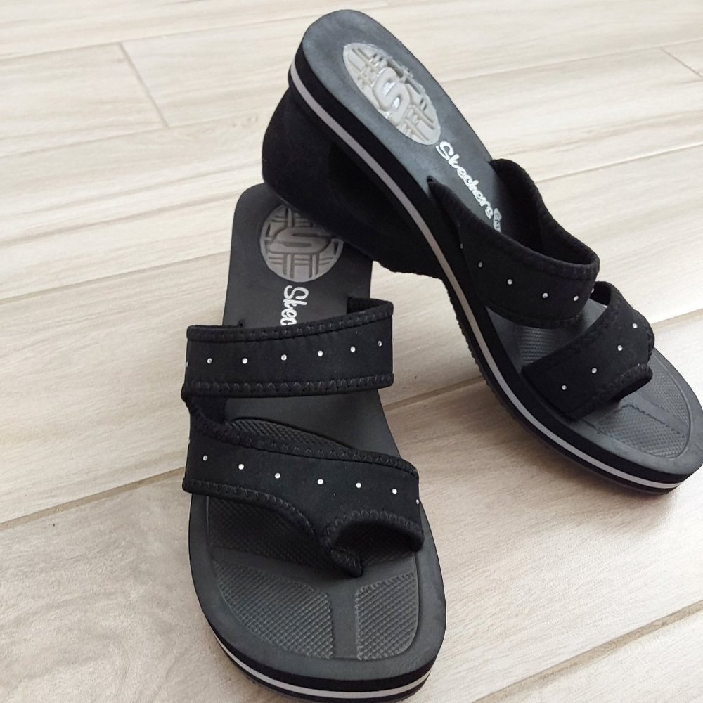 Skechers NWOB Black Slide On Thong Sandal.  Size 9
